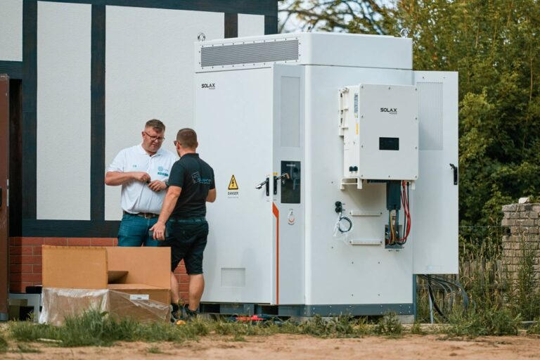 Magazyn energii do fotowoltaiki – dlaczego niezależność od sieci ma znaczenie